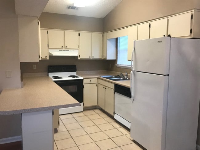 Building Photo - 2360 Hartsfield Way