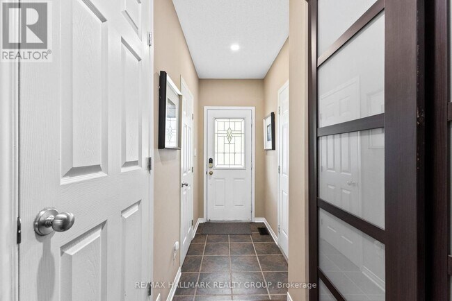 Photo du bâtiment - 404 Wisteria Crescent