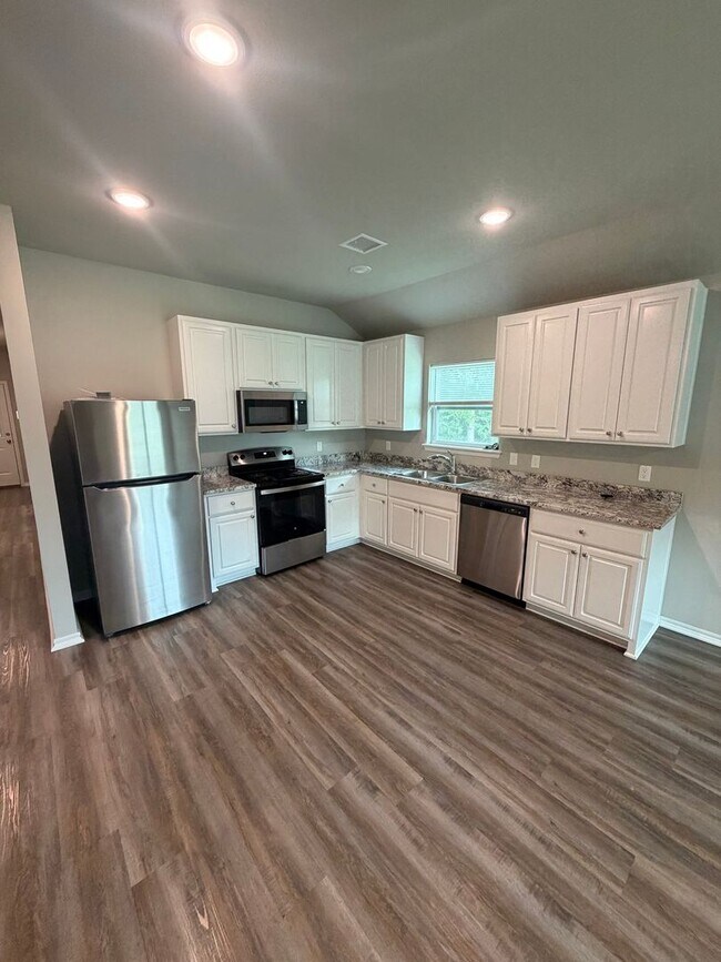 Foto del edificio - 3 Bed | 2 Bath Luxury Duplex