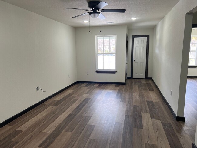 Foto del edificio - 2 bed 2 bath new build in 2024