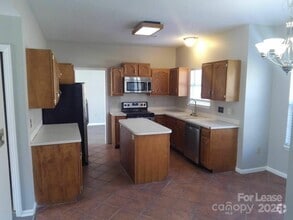 Building Photo - 7334 Reynard Ln