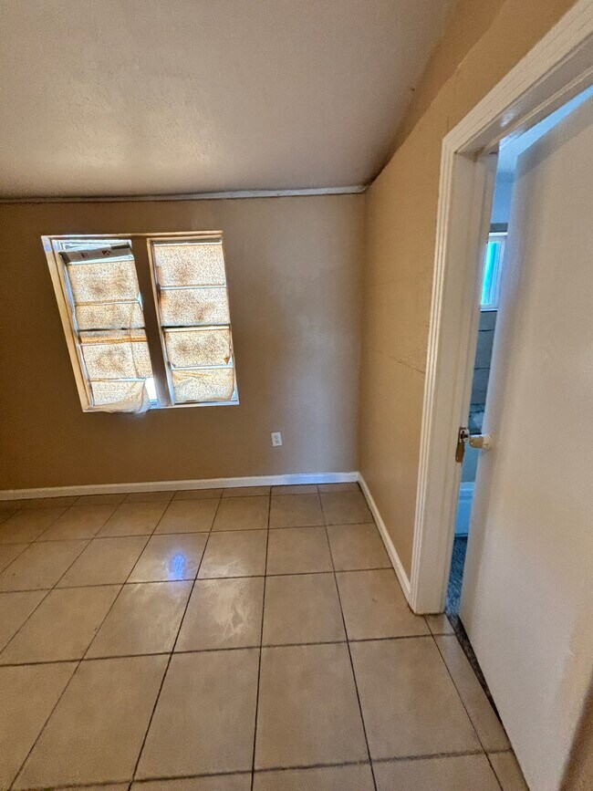 Foto del edificio - 1122 Laurel Ave