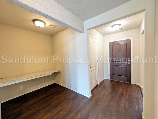 Foto del edificio - 4003 W 104th Pl S