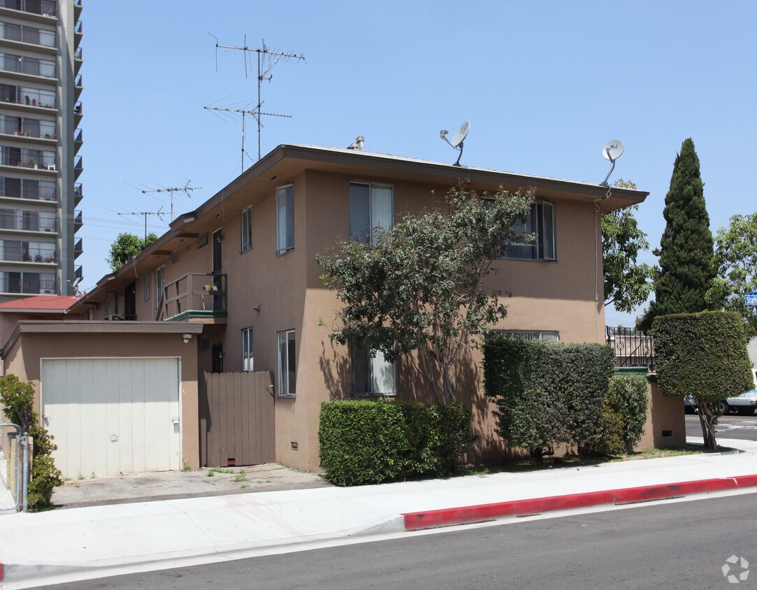 Building Photo - 2730 Saturn Ave