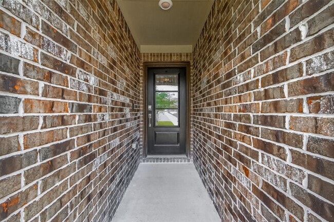 Building Photo - 15950 Boom Dr