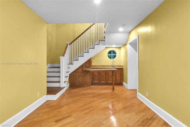 Building Photo - 4 br, 4 bath House - 2349 NE 8th St