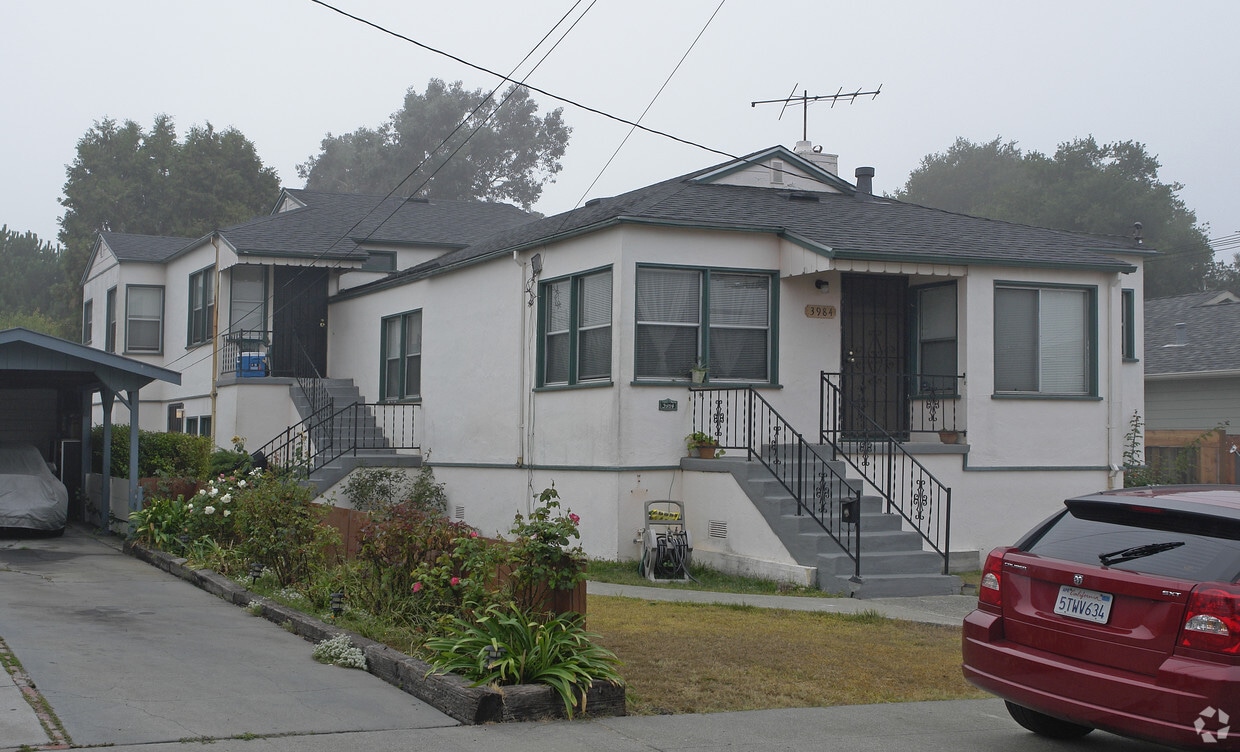 Building Photo - 3984-3986 Altamont Ave