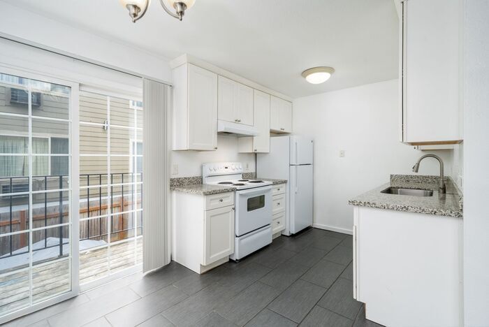 Foto principal - 2 bedroom in Roseway!! Pets OK!