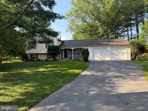 Building Photo - 15705 Anamosa Dr