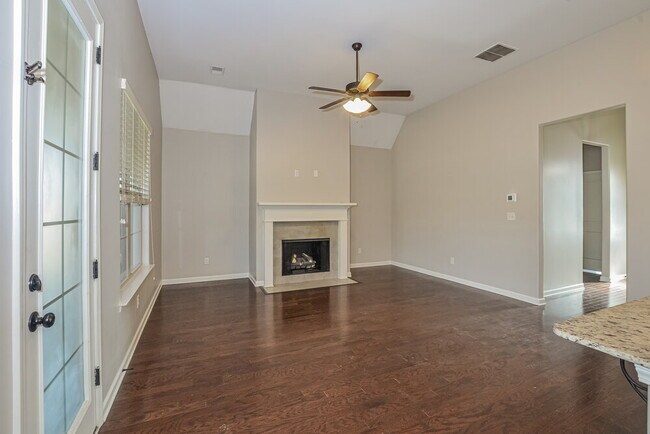 Foto del edificio - 145 Hidden Meadows Ln