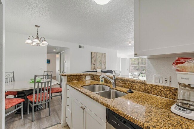 Building Photo - 582 Good Life Wy