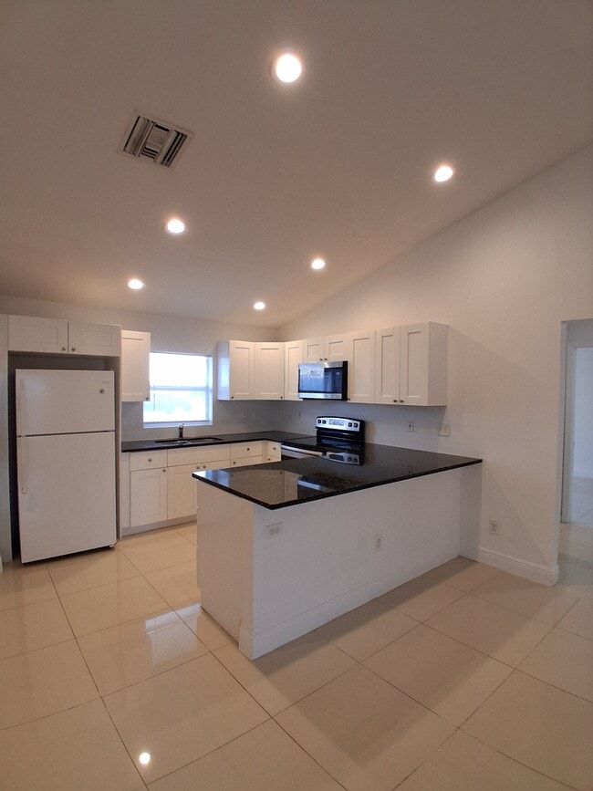 Building Photo - 9007 Meadow Cir