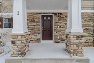 Building Photo - 1502 Simsbury St