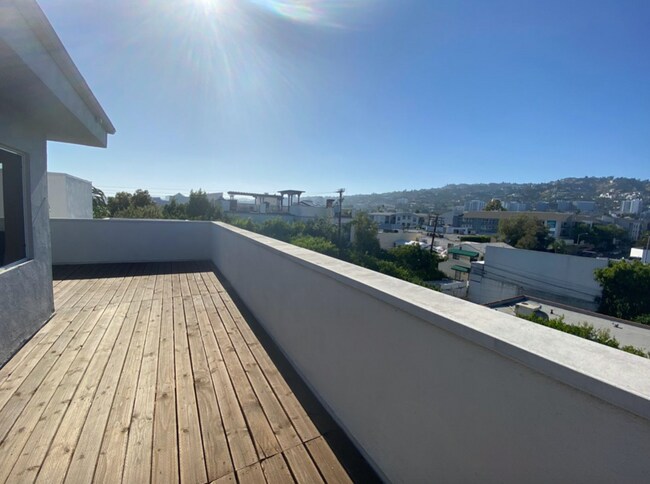Building Photo - 625 N Flores St West Hollywood, CA 90048