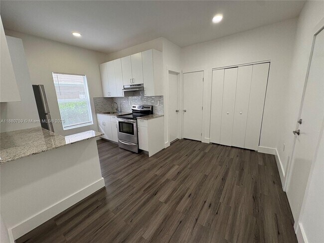 Foto del edificio - 3237 SW 4th St