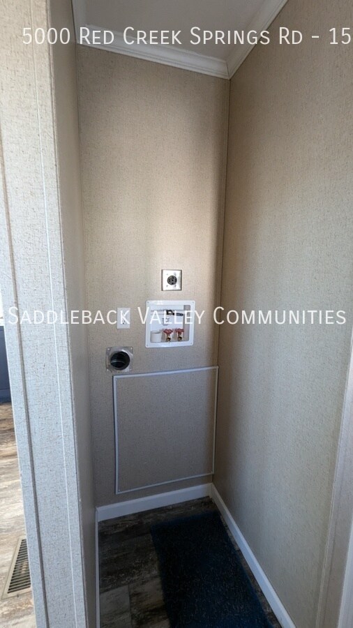 Foto del edificio - 5000 Red Creek Springs Rd