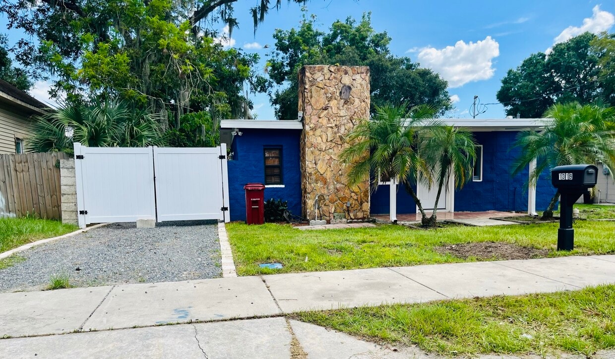 Primary Photo - 1319 E Laura St