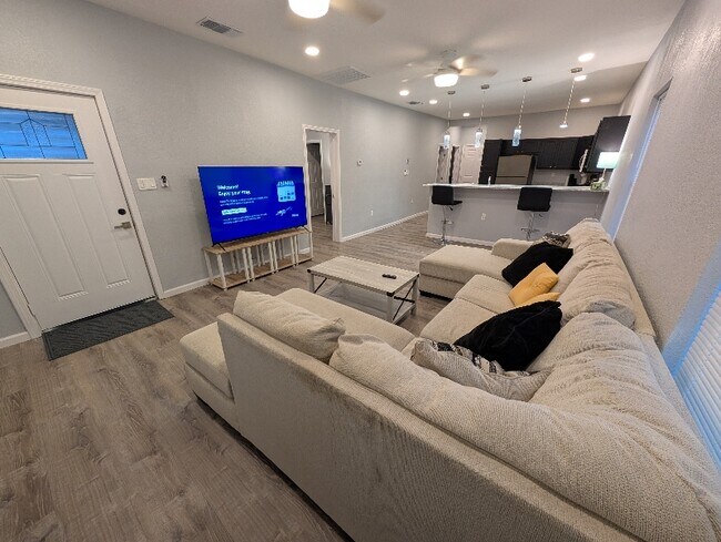 Building Photo - 118 Canadian St