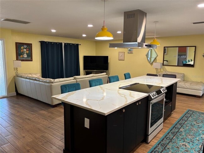 Building Photo - 2866 E Rainbow Cir