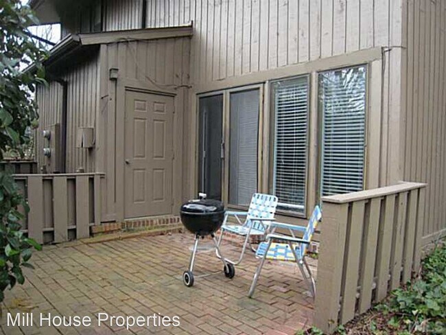 Building Photo - 2 br, 2.5 bath House - 107 Oak Tree