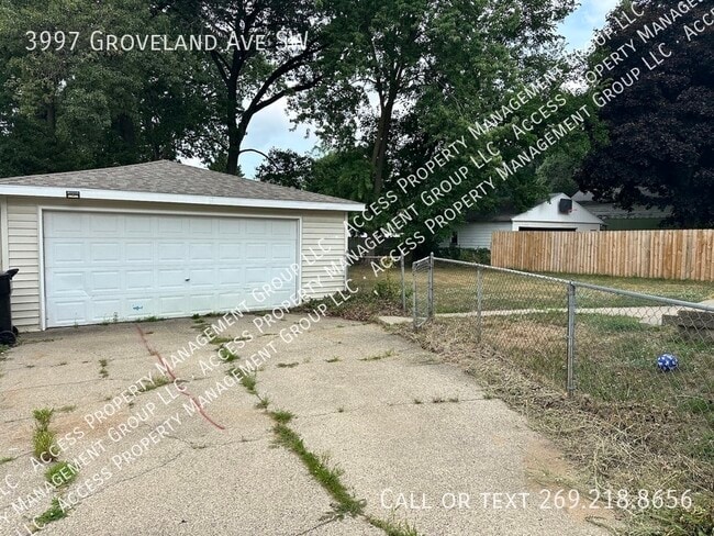 Building Photo - 3997 Groveland Ave SW