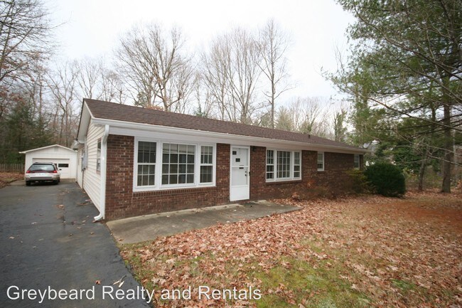 Building Photo - 35 Laurel Ln