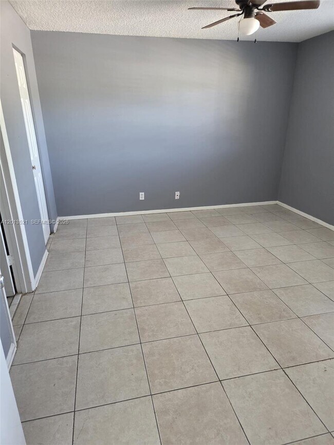 Foto del edificio - 8040 N Colony Cir