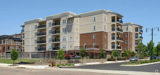 Building Photo - State Place at South End