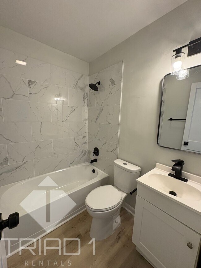 Building Photo - Charming 2-Bedroom Home in a Great Locatio...