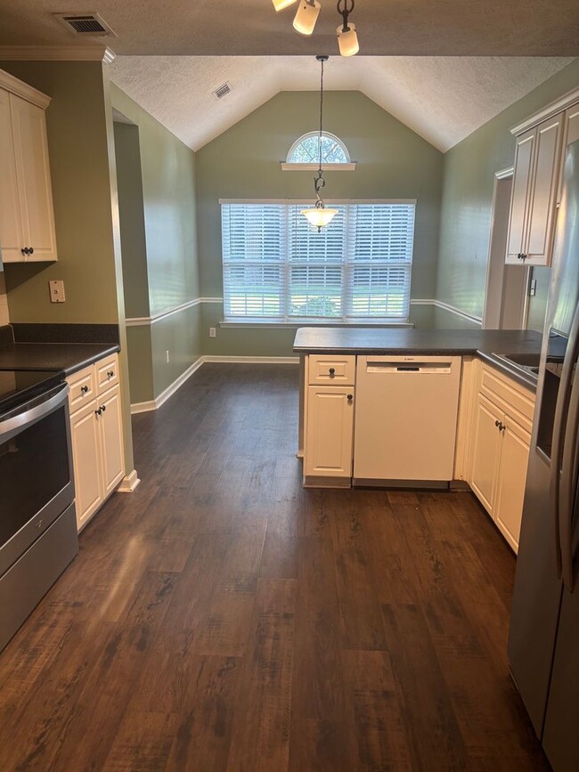 Building Photo - 549 Calbrieth Way