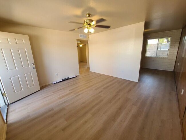 Foto del edificio - Charming two-bedroom, one-bathroom apartment