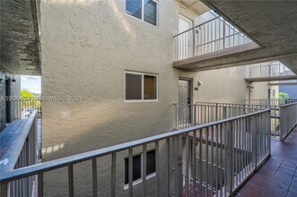 Building Photo - 10000 NW 80th Ct