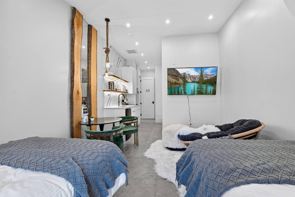 Foto principal - 443 Clove Rd