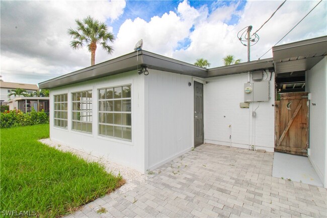 Building Photo - 1343 Brookside Dr