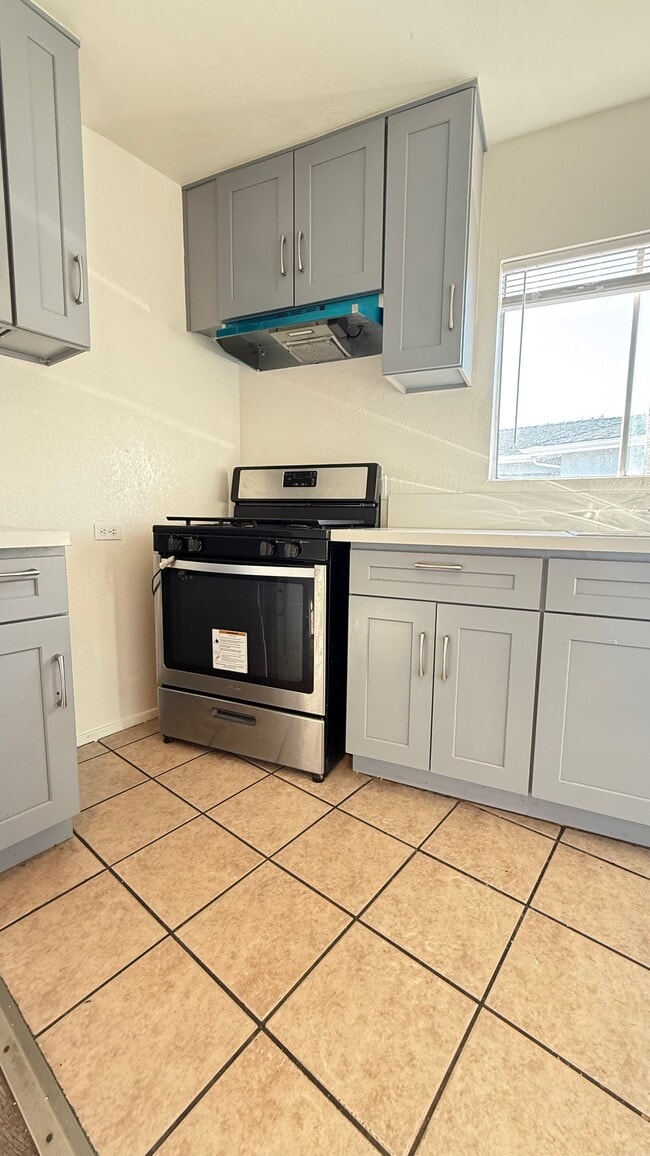 Building Photo - 2728 Exposition Pl