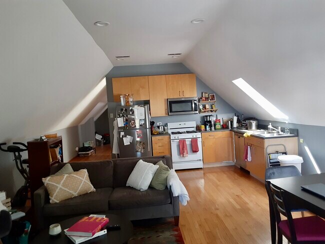 Foto del edificio - 2165 N Bell Ave