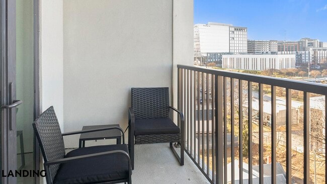 Building Photo - 1007 S Mint St