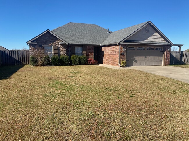 Building Photo - 450 Remson Ln
