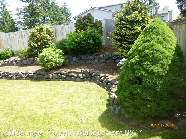 Building Photo - 3 br, 3 bath House - 6303 Berkshire Dr SE