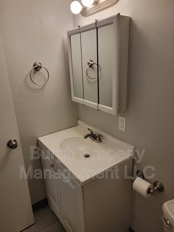 Building Photo - 634 Southcrest Dr