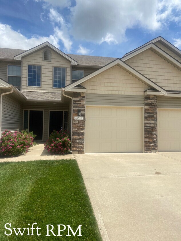 2215 Burningwood, Lees Summit, MO 64082 Townhouse for Rent in Lees
