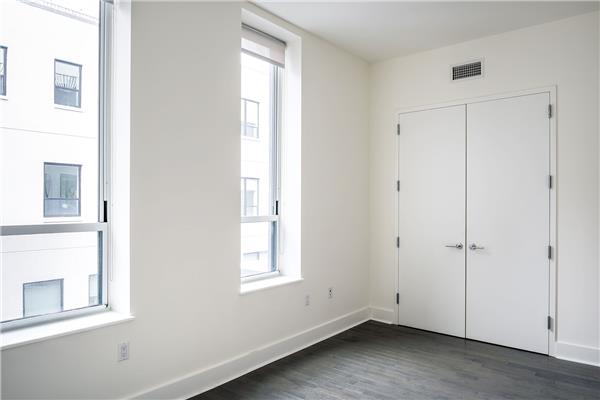 Building Photo - 416 W 52nd St