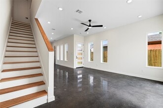 Building Photo - 8205 Parnell St