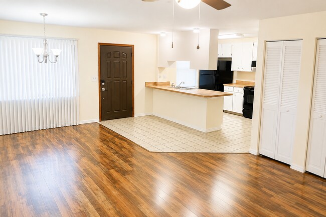 Foto del edificio - 1673 Spring Garden Ct