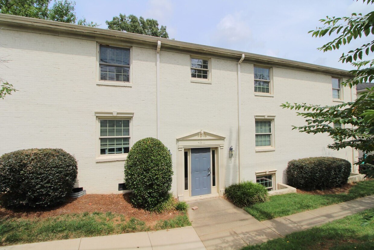 Primary Photo - (Coming Soon) 2 Bedroom Condo on Park Road!