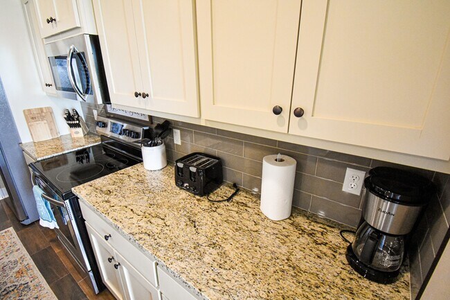 Foto del edificio - Luxurious  4 Bedroom, 3.5 Bathroom Home In Fayetteville!!  Minutes from the U of A!!