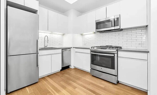 Foto del edificio - 331 E Houston St