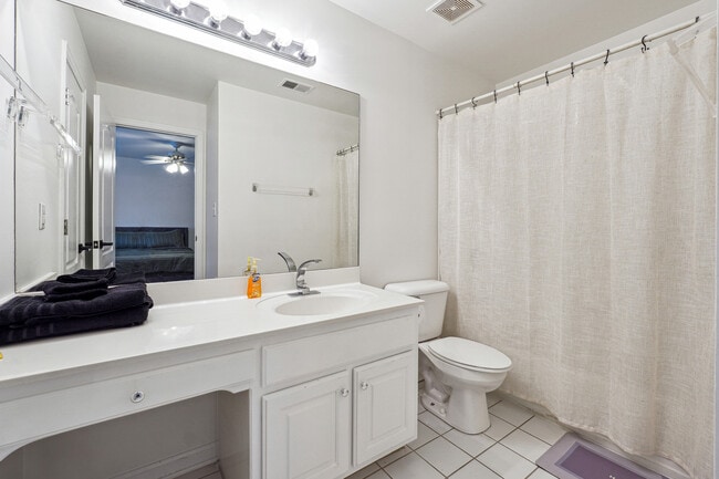 Building Photo - 814 Lynhurst Dr SW