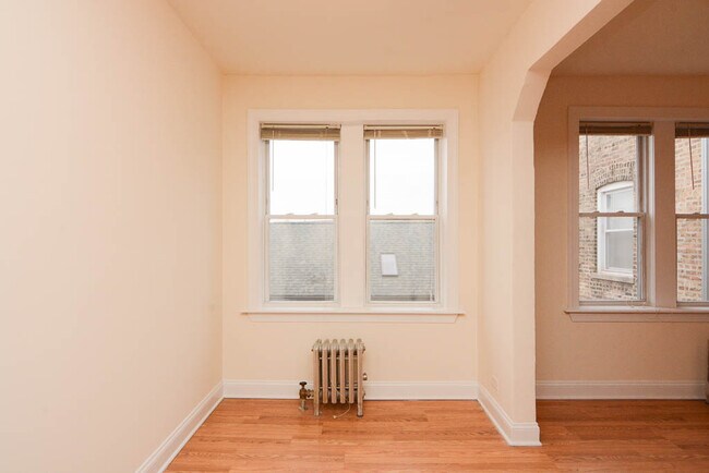 Building Photo - 2600 N Kimball Ave