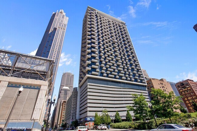 Building Photo - 235 W Van Buren St